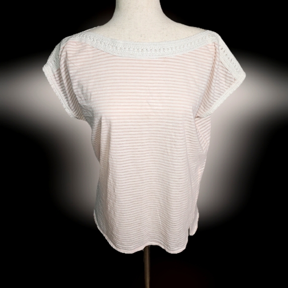 Rose and Olive Striped Pink and White with Crochet Detail Women's Casual Top Lg - Picture 1 of 11